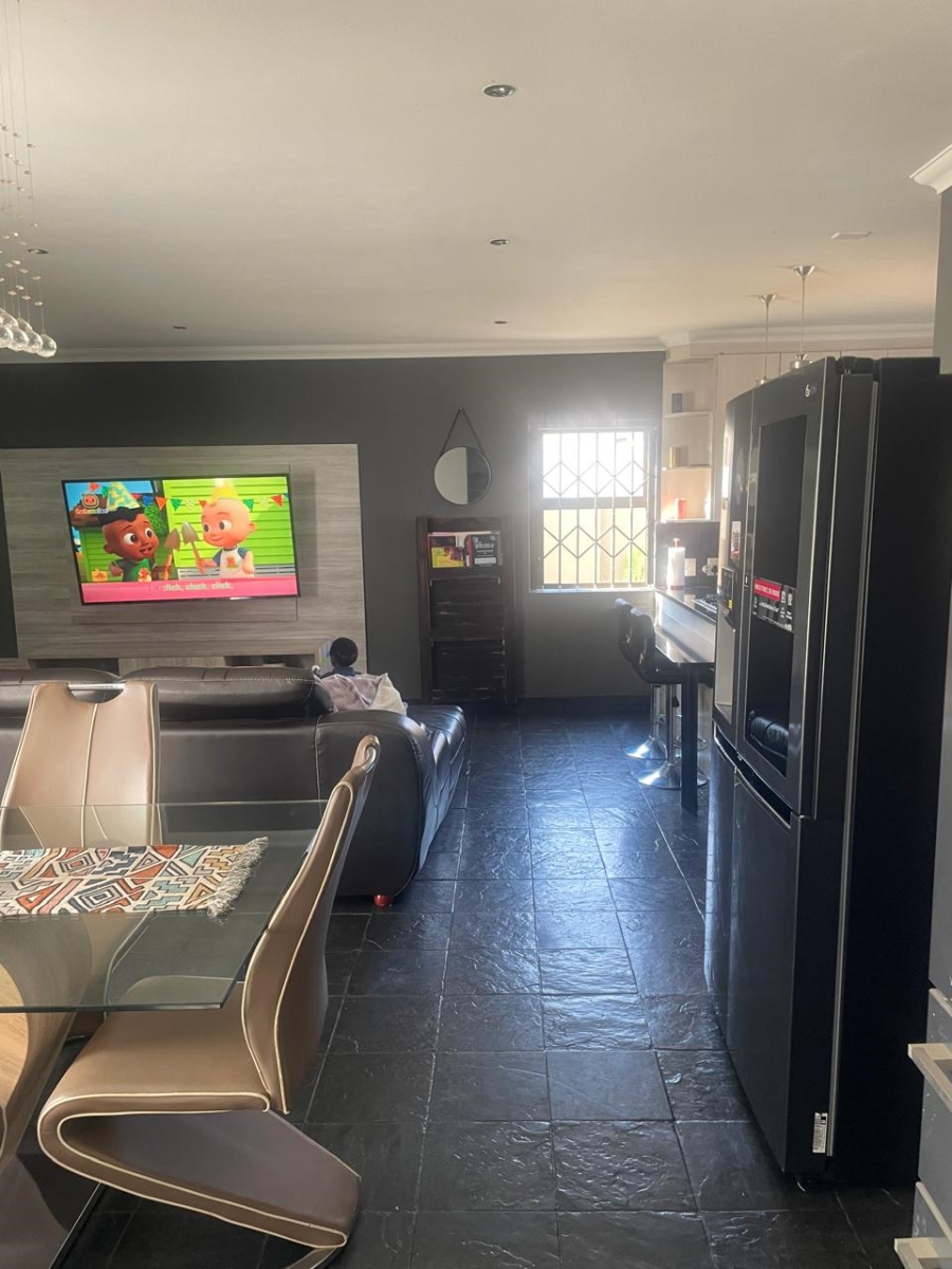 4 Bedroom Property for Sale in Gateway Manor North West